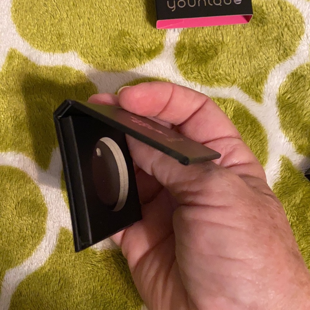 Single Eye Shadow compact - Picture 2 of 3